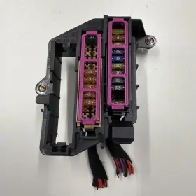 4F1971845 AUDI Engine Fuse Relay Box Retainer A6