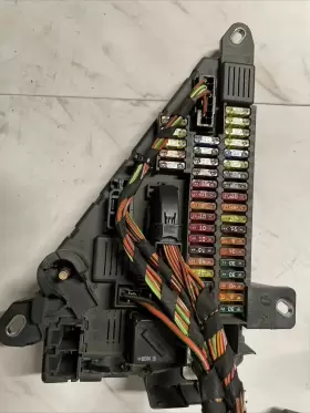6906619 BMW Power Distribution Fuse Relay Box 525I 528I 530I #2