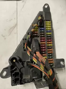 6906619 BMW Power Distribution Fuse Relay Box 525I 528I 530I