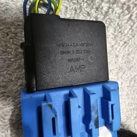 8-352-530 BMW Circuit Plug Relay Connector Amp X5 E53 #2