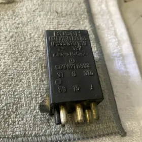 0335320018 BOSCH Benz Wiper Control Relay W107 450SL 380SL