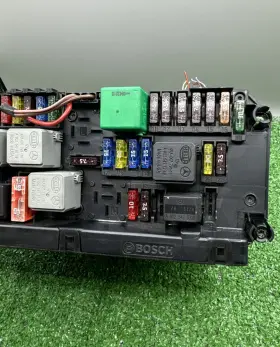 2049000700 BOSCH Front Fuse Box Control Module W204 C300 #3