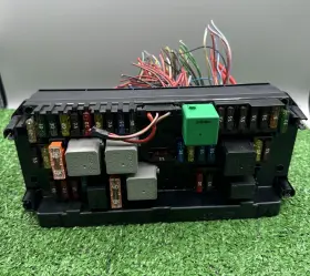 2049000700 BOSCH Front Fuse Box Control Module W204 C300