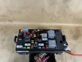 13599107 BUICK Fuse Box Power Distribution Dts Cadillac