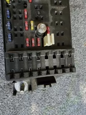 25707241 CADILLAC Engine Bay Hood Fuse Box Relay Block #2