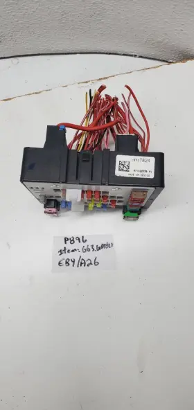 13717824 CHEVROLET Dash Cabin Fuse Box Relay Unit Equinox