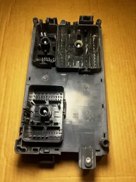 20967780 CHEVROLET Fuse Box Junction Module Camaro #3
