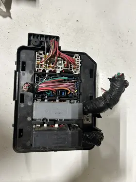 22862308 CHEVROLET Fuse Box Junction Module Impala #2
