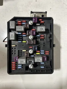 22862308 CHEVROLET Fuse Box Junction Module Impala #3