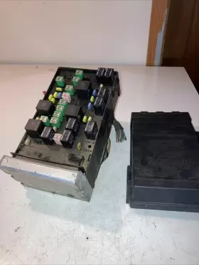 P05144507AC DODGE CHRYSLER Town Fuse Box Relay Control