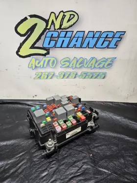 15139209 GMC Silvarado Engine Fuse Box Block Module Sierra