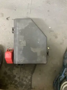 20913282 GMC Fuse Box Junction Module Acadia