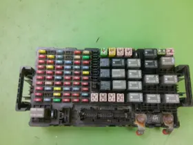 15906627 HUMMER Engine Fuse Box Relay Junction H3 #2