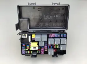 04692235AH JEEP Fuse Box Tipm Power Module Dodge Nitro