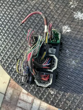 P04692333AB JEEP DODGE Caliber Fuse Box Relay Module Unit #2