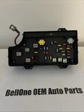 P68048117AA JEEP DODGE Caliber Fuse Box Relay Control Module