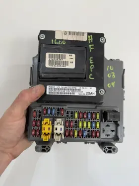 P56010420AH JEEP Bcm Control Module Fue Box Liberty