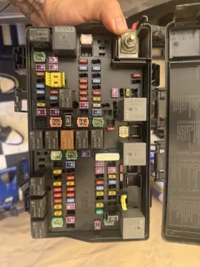 P68425194AB JEEP Fuse Box Module Bcm Tcm Cherokee