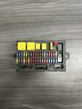 518678305 LAND ROVER Interior Cabin Relay Fuse Box