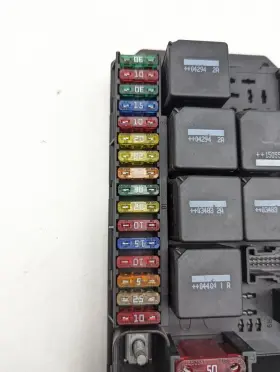 YQF500290 LAND ROVER Rear Fuse Box Junction Relay E320 #3