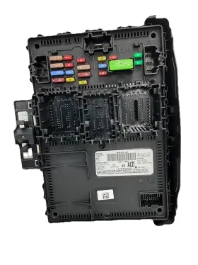 LX6T-15604-ACD LINCOLN Corsair Fuse Relay Block Body Control