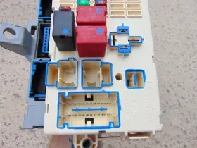 222660 MAGNETI MARELLI Front Relay Fuse Box Control Module #3