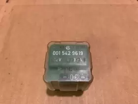 0281003096 MERCEDES Multupurpose Relay W126 W124 R107 #3