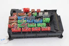 A1635457132 MERCEDES Fuse Box Relay Control Module ML350