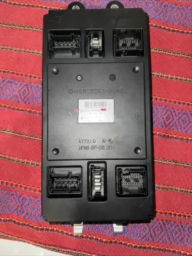 A1645407562 MERCEDES Front Signal Module R350 R500 GL450