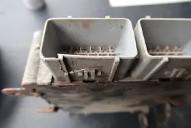 04727423AF MOPAR Ecm Engine Cracked Plug A4 Caravan #2