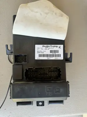 7R3T-14B476-BF MUSTANG Fuse Box Interior Bcm Module Water Gt