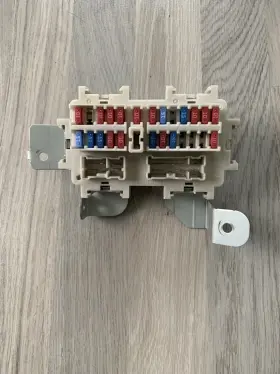 0412-AW600-3903 NISSAN Interior Fuse Relay Junction Box