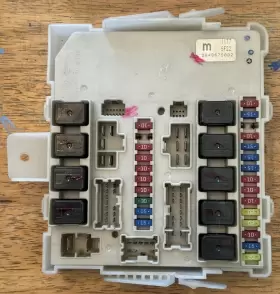 284B67S002 NISSAN FACTORY PART Ipdm Engine Fuse Relay Box