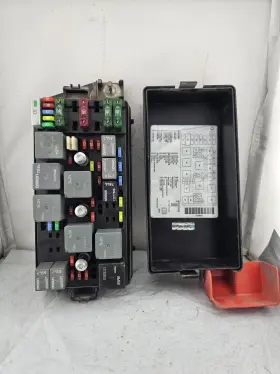 25724675 BUICK Fuse Box Junction Module Lesabre #3