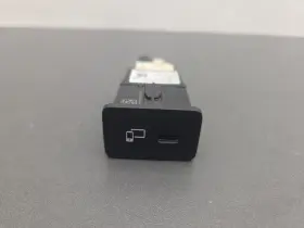A2478204102 MERCEDES Cdi Usb Port 2500 Sprinter
