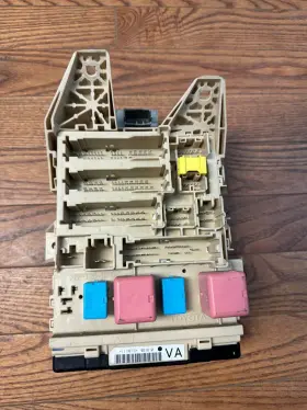 111FXT0-021610 TOYOTA Interior Driver Left Cabin Fuse Box