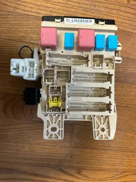 FQ5G1R9-FQ TOYOTA Interior Driver Left Cabin Fuse Box Relay