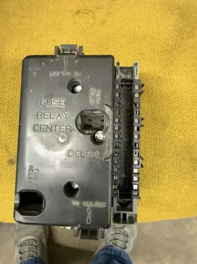 15174980 OLDSMOBILE Bravada Fuse Box Relay Unit Module