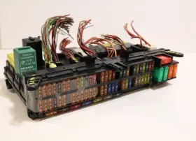 8380407 RANGE ROVER Land Engine Bay Power Fuse Box Module Hse