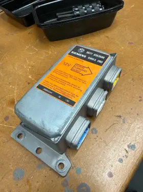 8353598 SIEMENS Chassis Ecm 325I Bmw