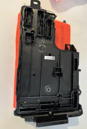 1670976-00-A TESLA Left Voltage Control