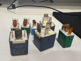3J20 TOYOTA Relay Prius