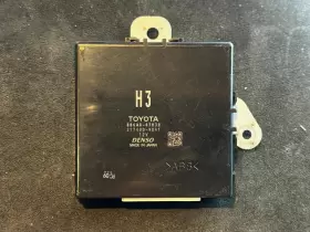 886A0-47030 TOYOTA Prime Plug Heat Pump Module Prius