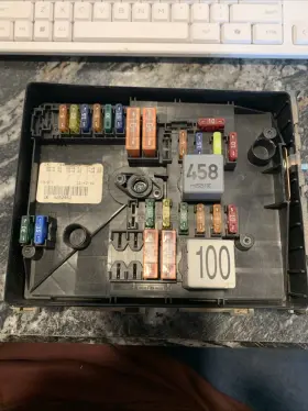 0-1718128-1 VOLKSWAGEN Fuse Box Junction Module