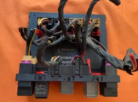 3C0-937-049-E VOLKSWAGEN Body Control Fuse Box Module Passat #2