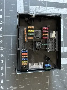 LF32V VOLKSWAGEN Sportwagen Fuse Block Tdi Vw Jetta