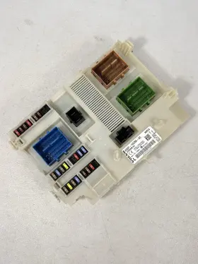 14C256 VOLVO Fuse Box Relay Junction Control Module Gc S80
