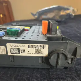 8676391 VOLVO Rear Control Fuse Box XC90